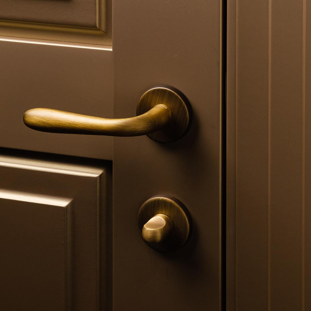 Дверная ручка GOCCIA цвет Бронза матовая На розетке RO02